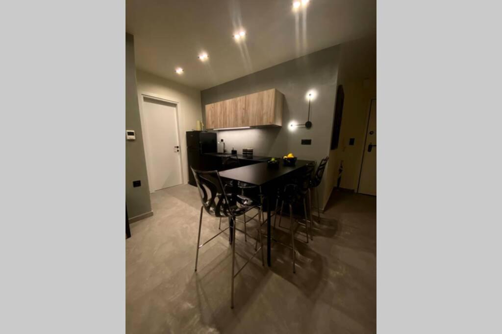 Vyron 1 Elegance Apartment เนอา มิคานิโอนา ภายนอก รูปภาพ