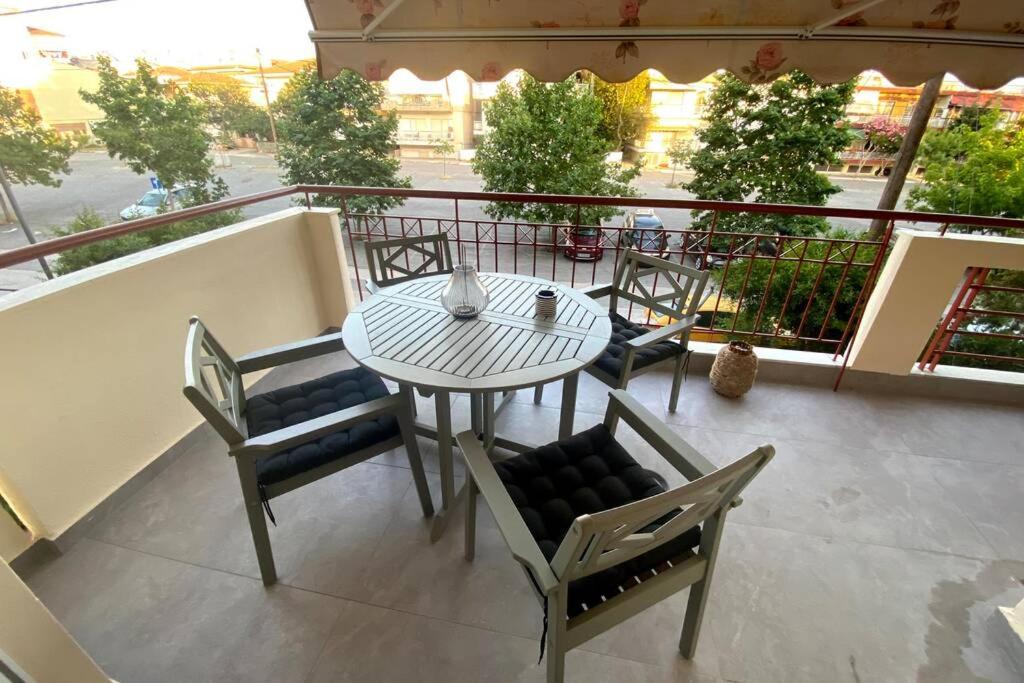 Vyron 1 Elegance Apartment เนอา มิคานิโอนา ภายนอก รูปภาพ