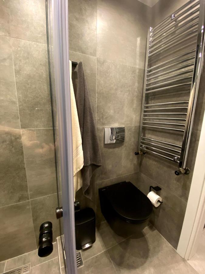 Vyron 1 Elegance Apartment เนอา มิคานิโอนา ภายนอก รูปภาพ