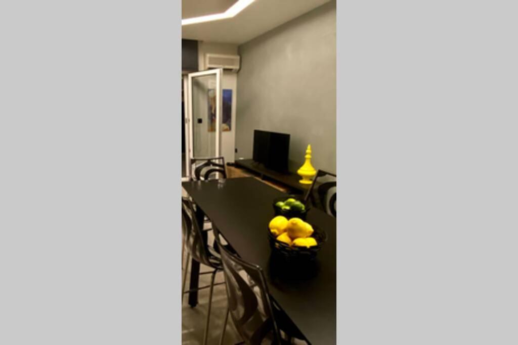 Vyron 1 Elegance Apartment เนอา มิคานิโอนา ภายนอก รูปภาพ