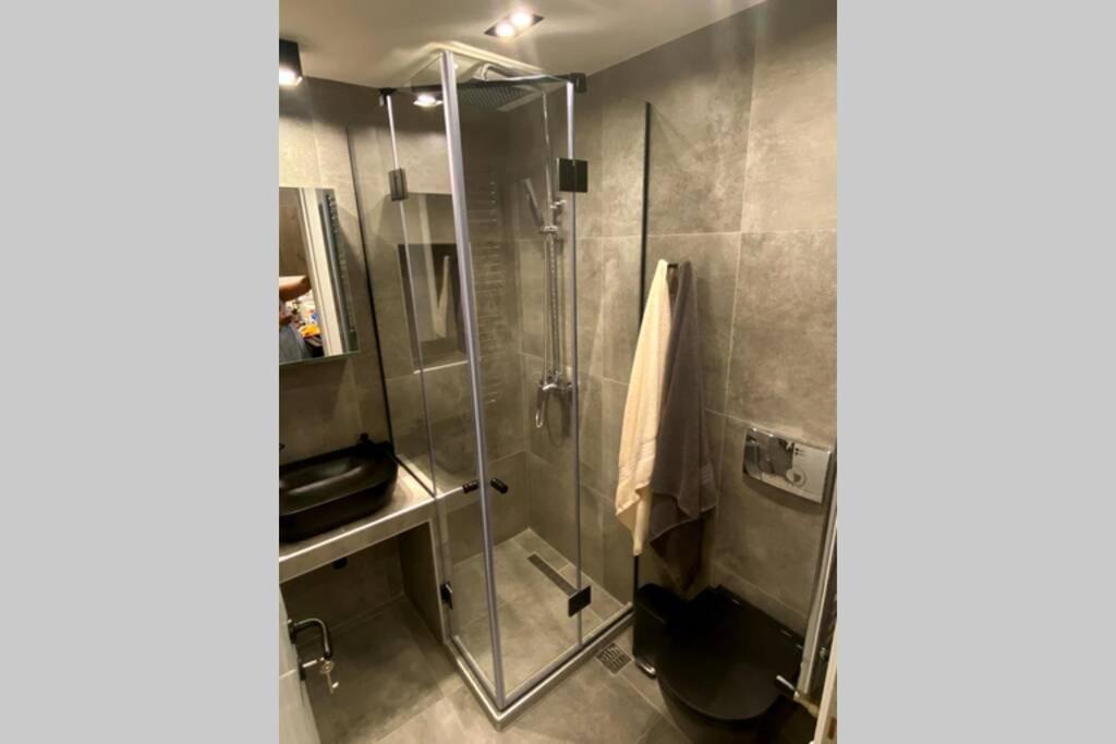 Vyron 1 Elegance Apartment เนอา มิคานิโอนา ภายนอก รูปภาพ