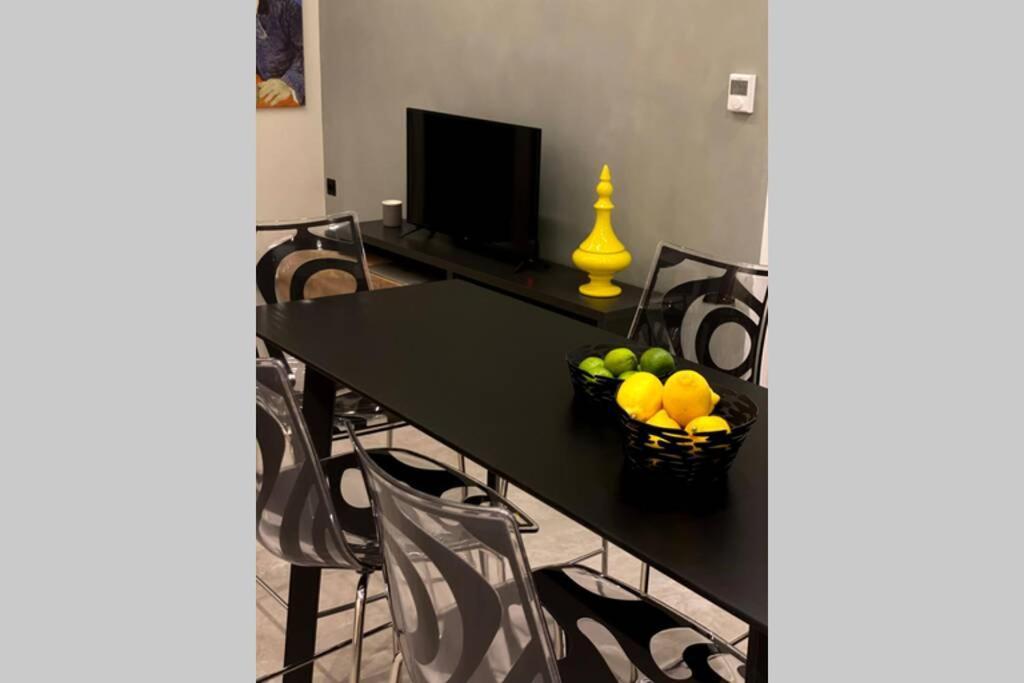 Vyron 1 Elegance Apartment เนอา มิคานิโอนา ภายนอก รูปภาพ